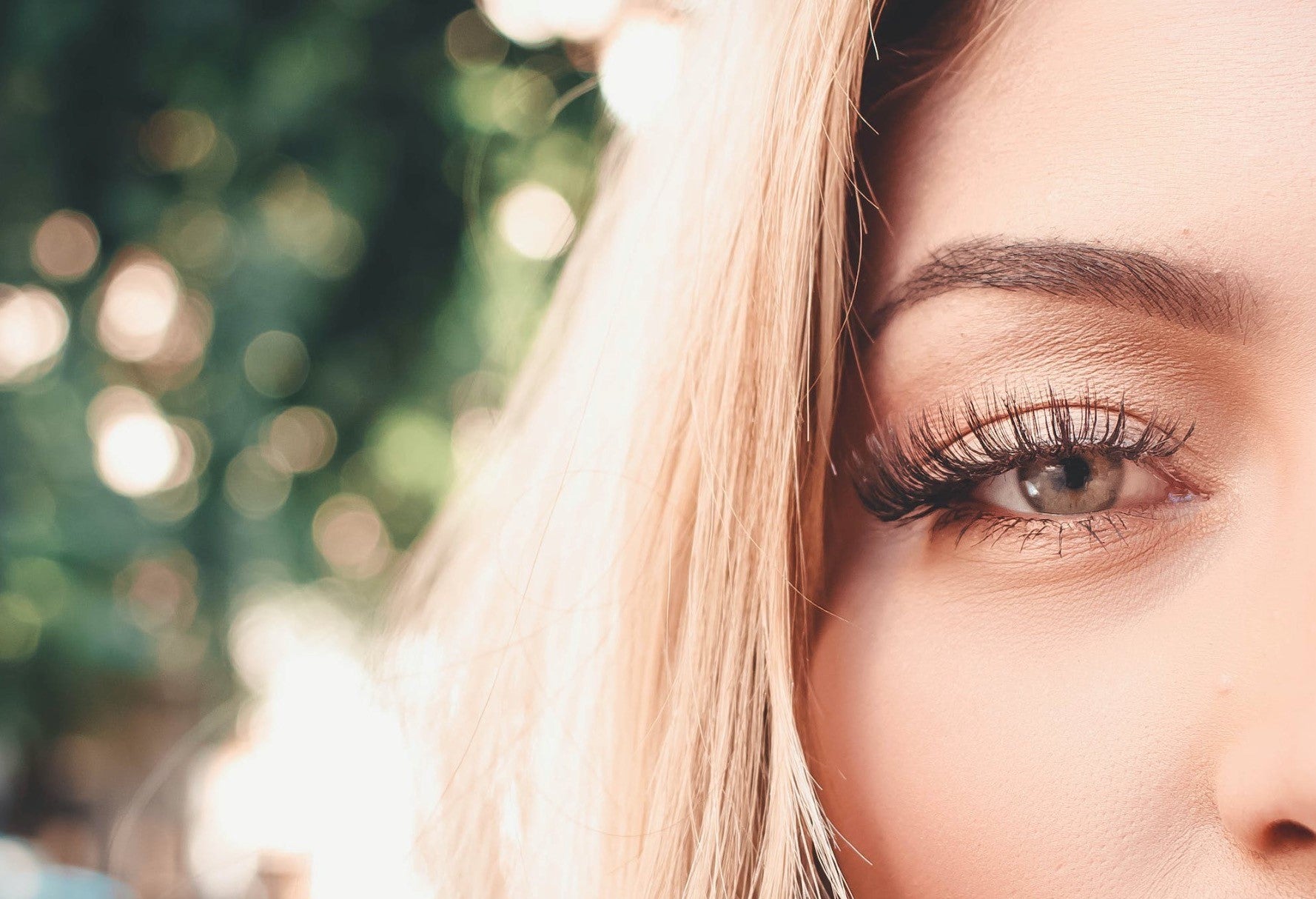 5 نصائح للحصول على رموش طويلة ومحددة في الماء