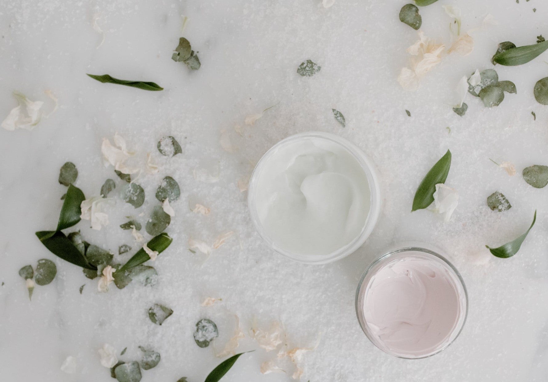 5 منتجات سحرية لإخفاء علامات التمدد وقشر البرتقال