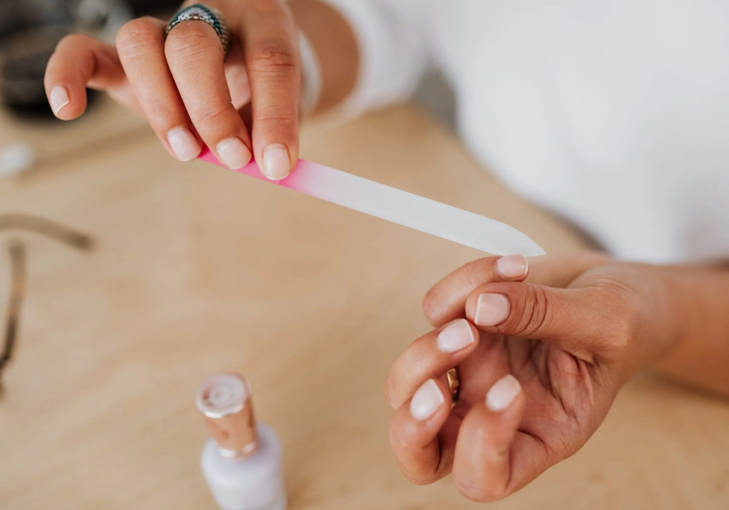 نصائح لإعادة ترتيب أظافرك وجعلها تبدو طبيعية