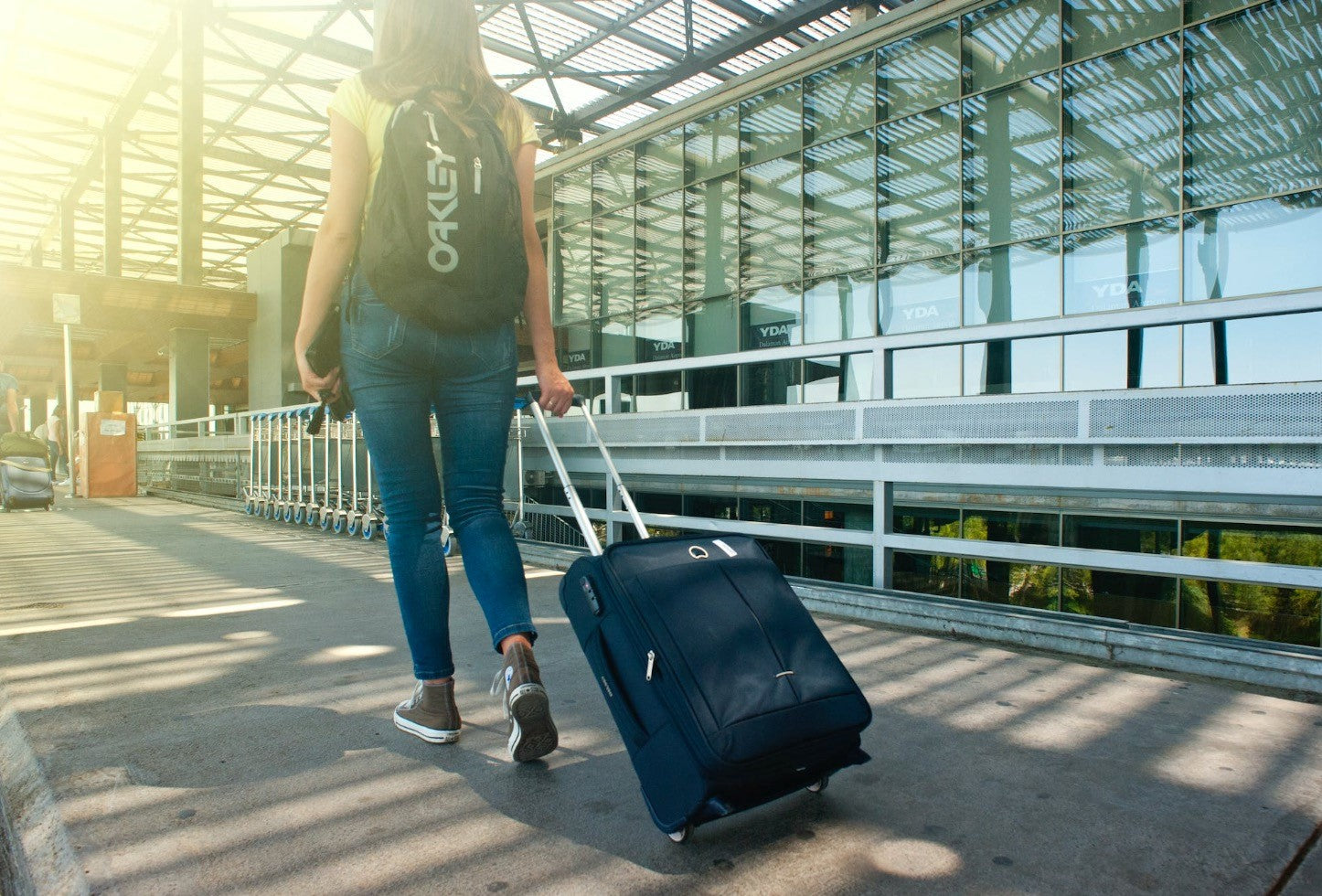 مستحضرات التجميل الأساسية لتحملها في حقيبتك في عيد الفصح