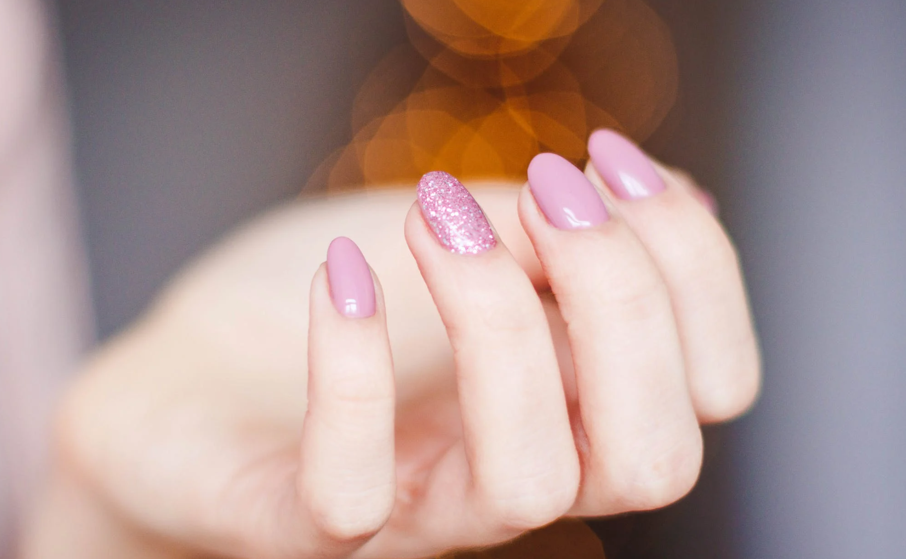 مزايا مانيكير شبه دائم مقابل العادي