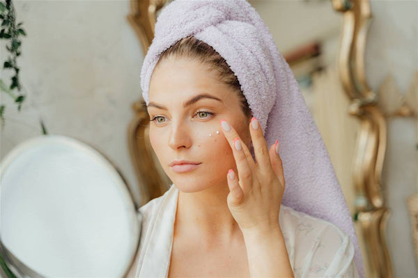 Beneficios de Usar una Crema Antiedad Natural: La Clave para una Piel Radiante y Saludable