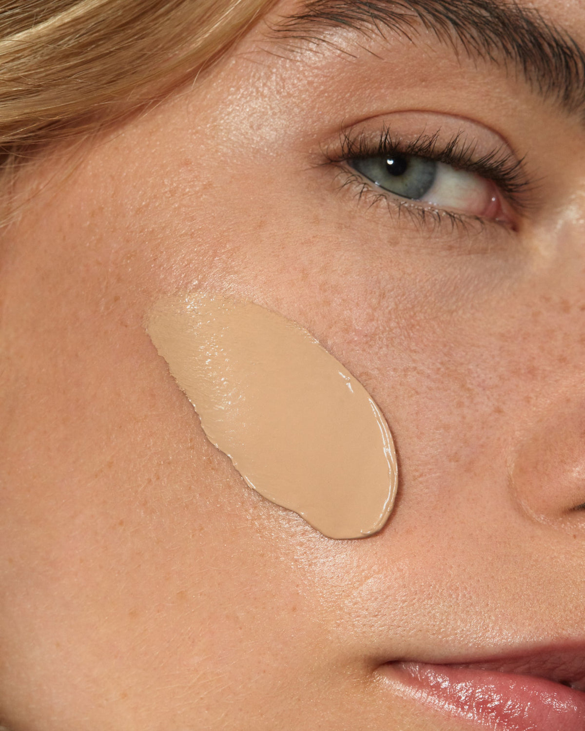 Mádara Skinonym Base de Maquillaje Semimate Sand 30ml - MÁDARA - cosmética natural