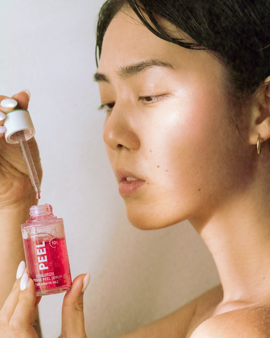 Mádara Peel Sérum Exfoliante con Ácido Hialurónico 30ml - foto 4