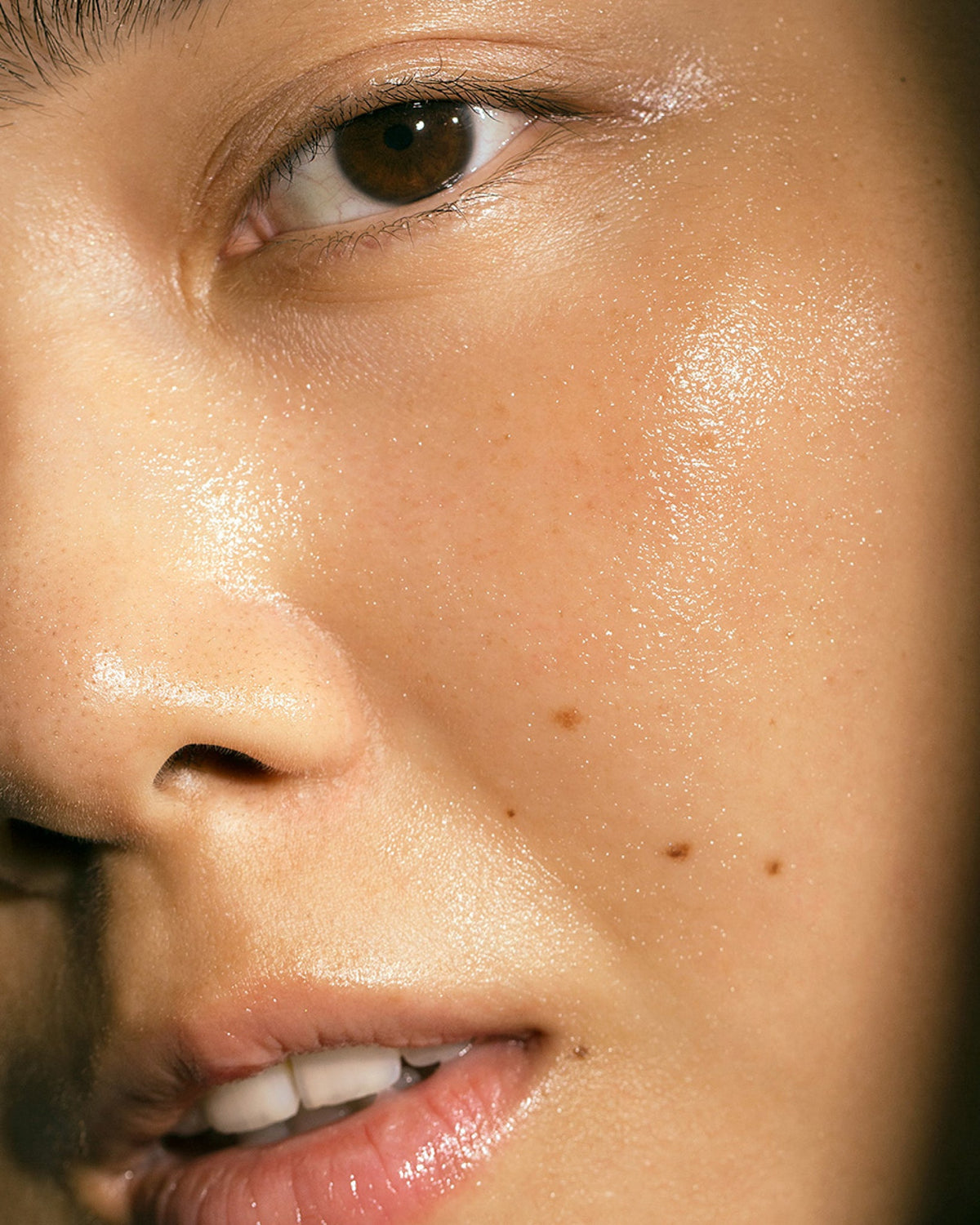 Mádara Peel Mascarilla Exfoliante de Arcilla AHA 60ml - aplicada