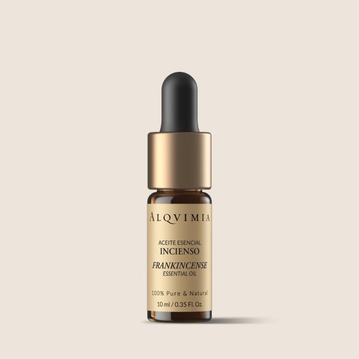 rasco de 10 ml de Aceite Esencial de Incienso (Frankincense), con gotero. Producto de pureza 100% natural, ideal para aromaterapia y cuidado de la piel.
