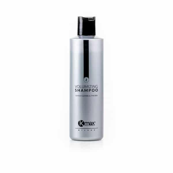 Champú Volumen Kmax con diseño elegante, destacando su fórmula especializada para aumentar el volumen del cabello fino.