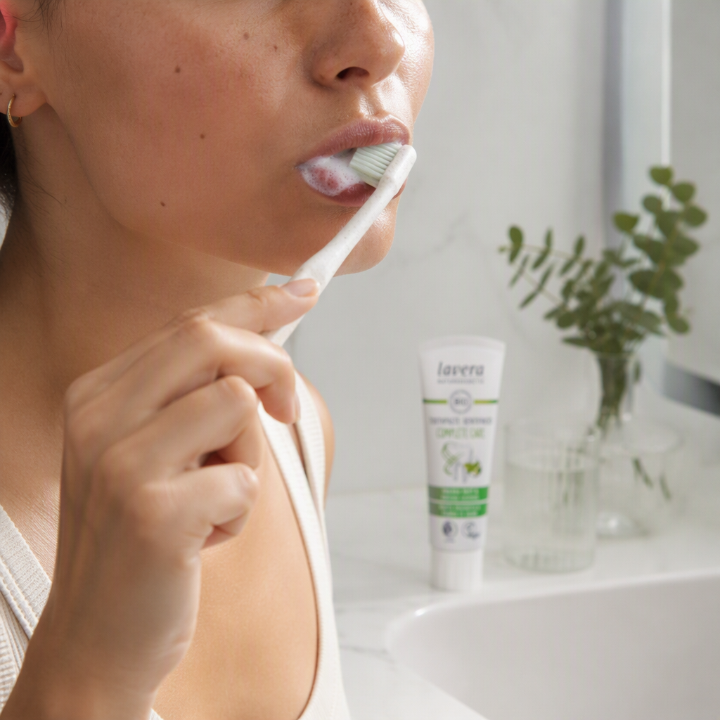 Lavera Dentífrco Cuidado Completo Menta Fluor Basis Sensitiv 75ml - LAVERA - cosmética natural