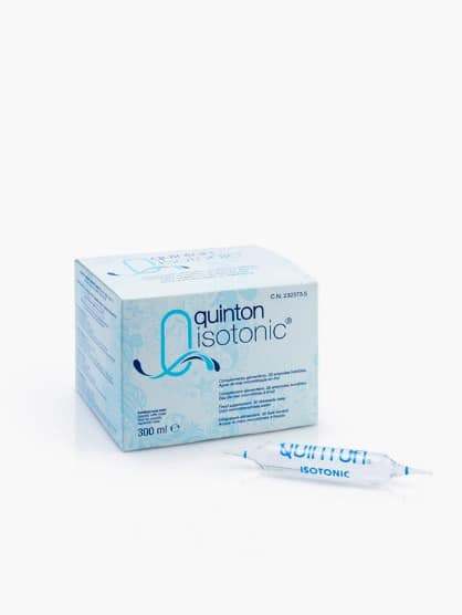 Caja de Quinton Isotonic con 30 ampollas de 10 ml cada una, un suplemento de agua de mar microfiltrada para rehidratación y equilibrio mineral.