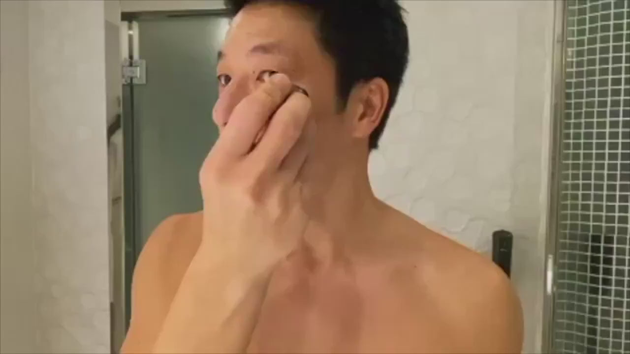 Homo Naturals Eyes On Me Contorno de Ojos Roll-on 10ml - vídeo 1