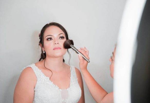 Cómo maquillarse para una boda de día y de noche